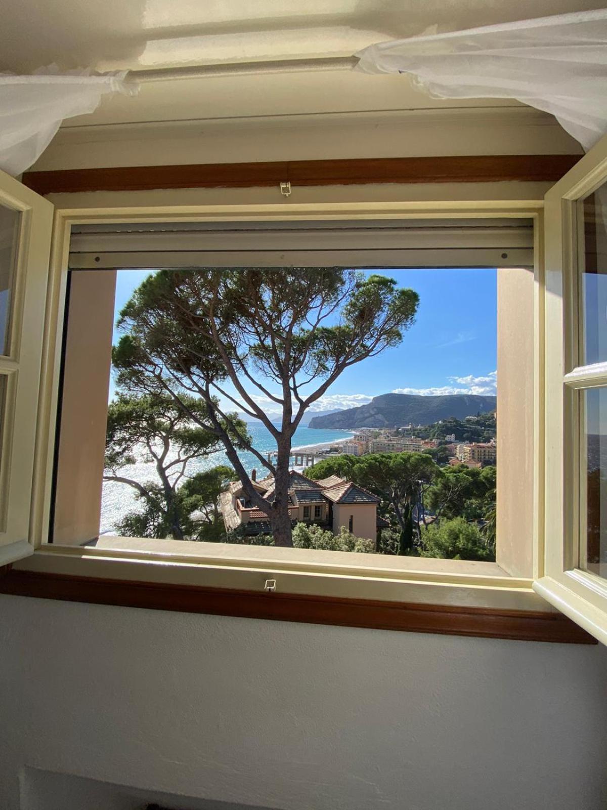 Hotel Punta Est Finale Ligure Zewnętrze zdjęcie