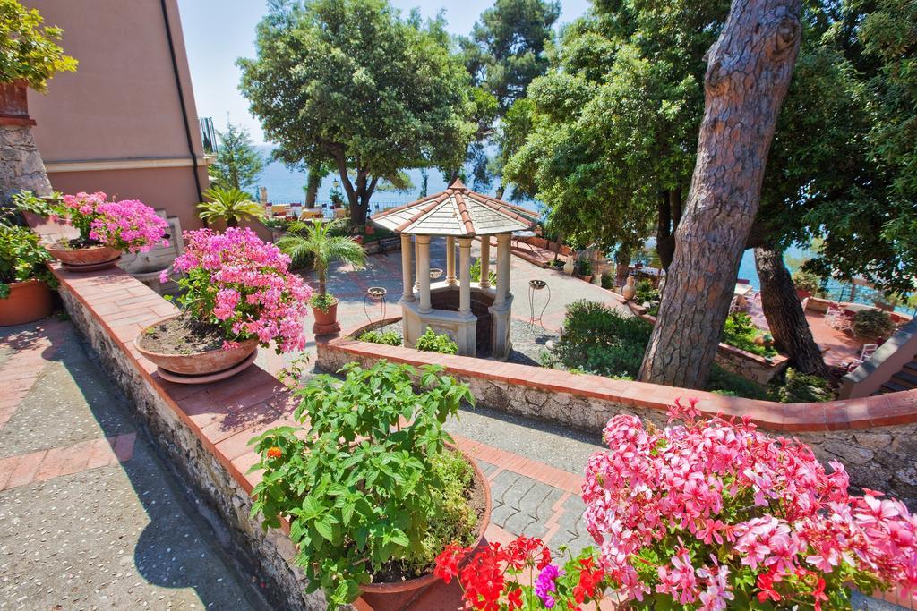 Hotel Punta Est Finale Ligure Zewnętrze zdjęcie